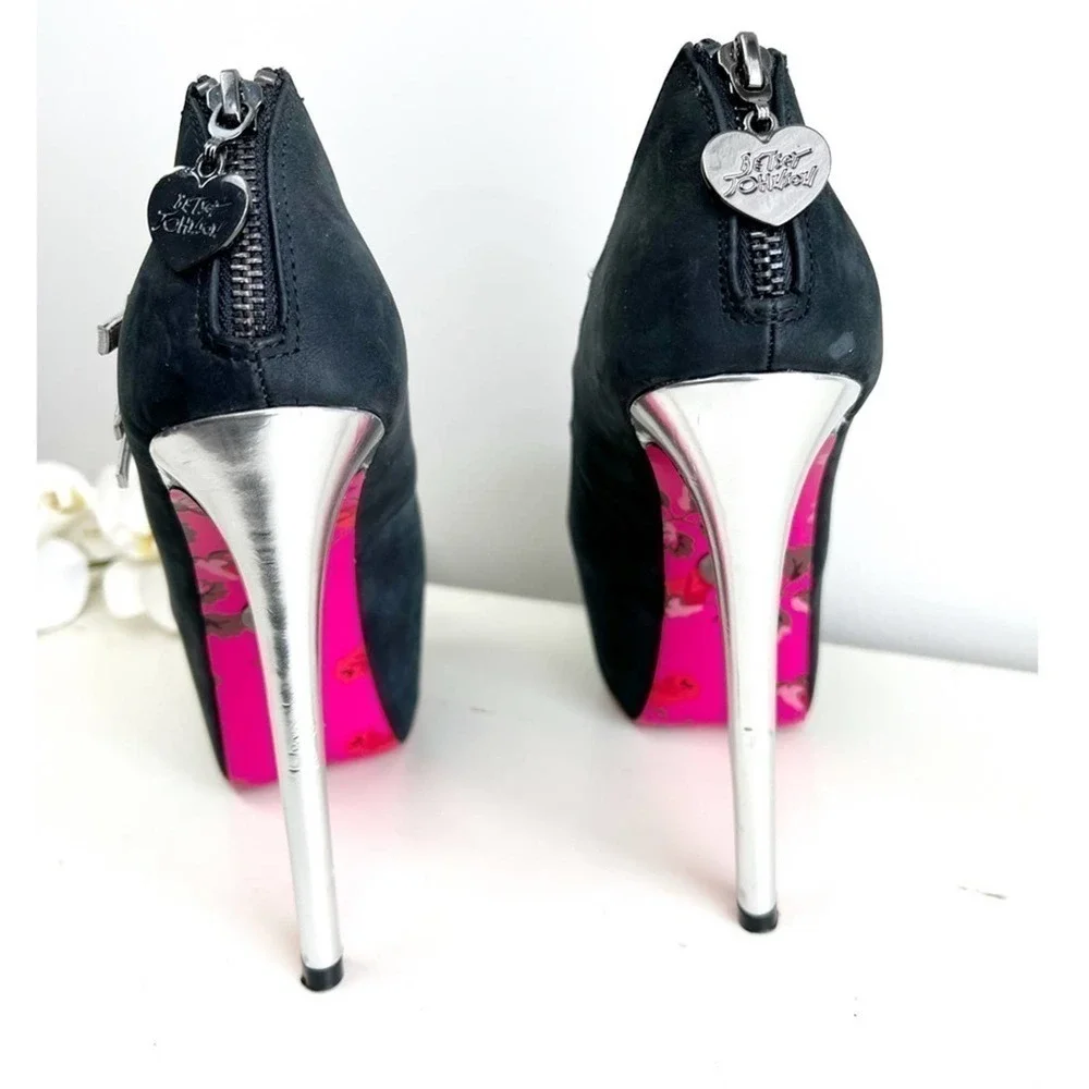 Betsey Johnson charm scuffs closure